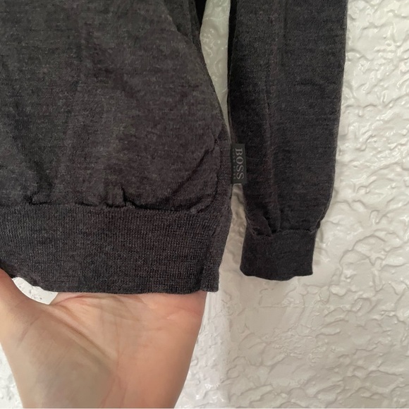 Boss Hugo Boss Slim Fit Fine Marino Wool V Neck Sweater Gray XL - Picture 3 of 9